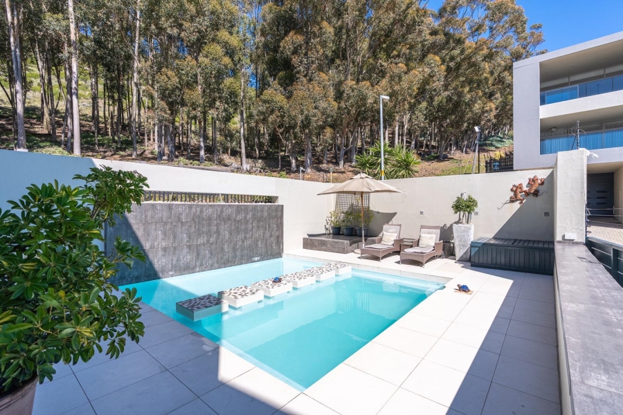5 Bedroom Property for Sale in Fresnaye Western Cape